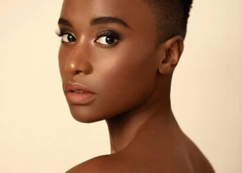 lo dien tan hoa hau hoan vu nam phi ngoc trai den hoang thuy phai de chung tai miss universe 2019 870e9d