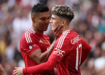 Phản ứng của Van Nistelrooy trước pha bỏ lỡ của Rashford chính là thứ M.U cần 8 image