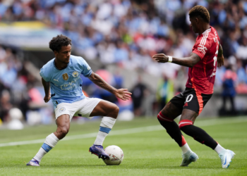 Ian Wright phấn khích bởi sao trẻ Man City - MOTM trước Man United 4 image